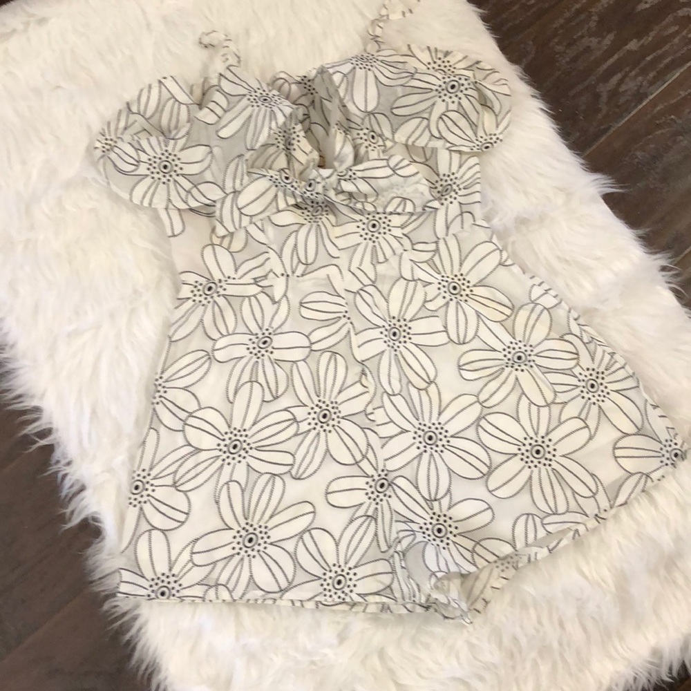 Flying Tomato Ruffled Romper - Picture 3 of 8